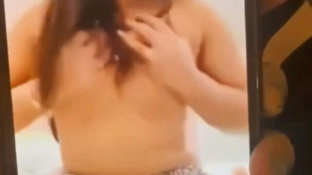 Minahil Malik Leaked Video – Teasing Big Boobs